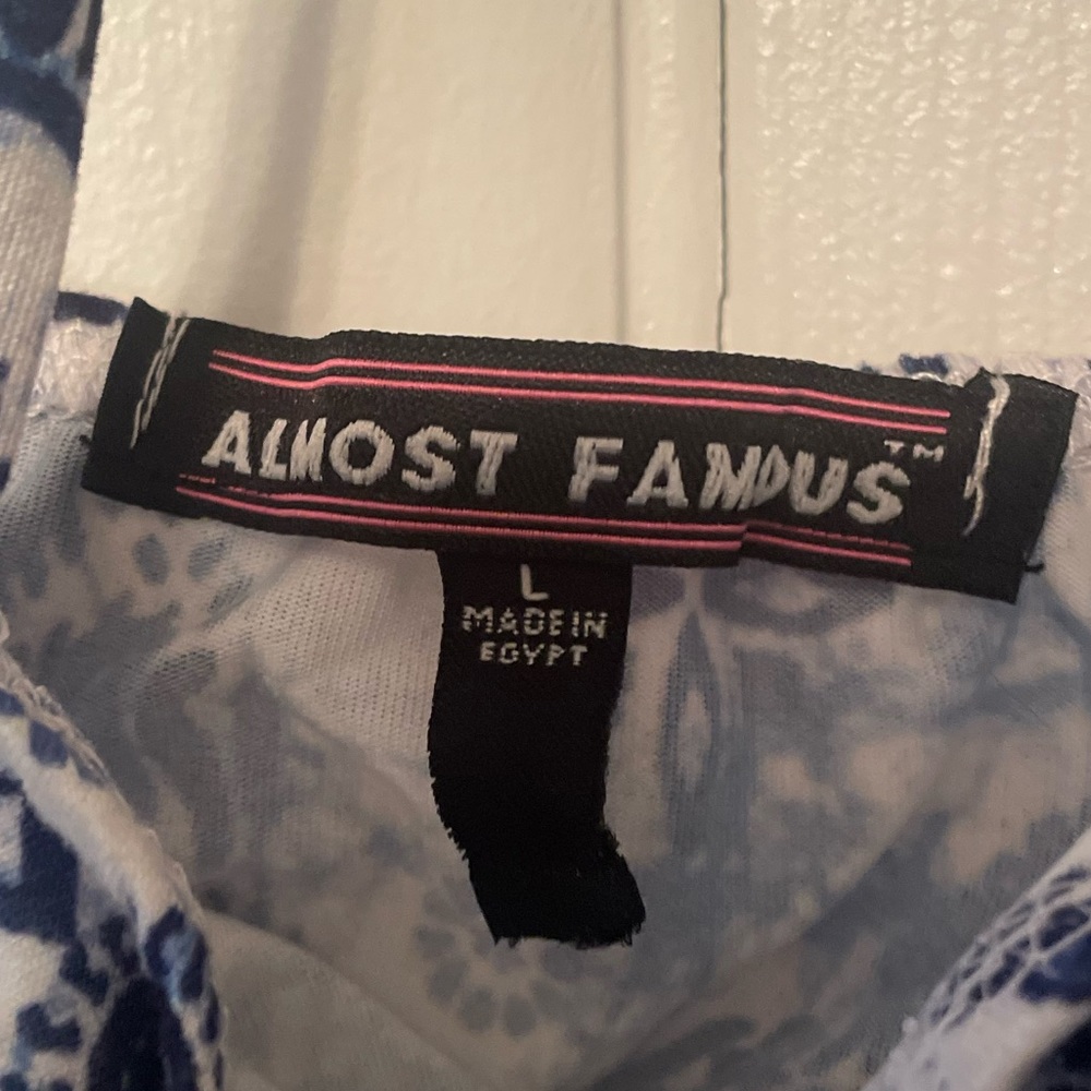 Almost famous crop top! Can be worn 4 different ways
